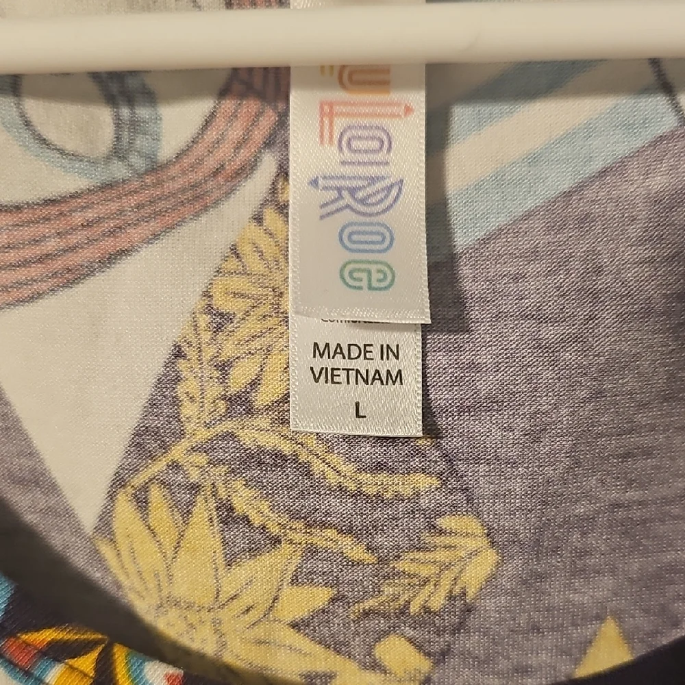 LuLaRoe Sally Perfect T Short Sleeve Top - Picture 2 of 5